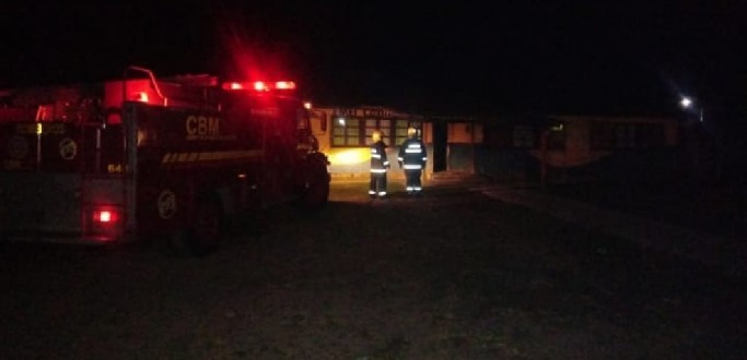 CRECHE � DANIFICADA POR INC�NDIO EM SANTA VIT�RIA DO PALMAR