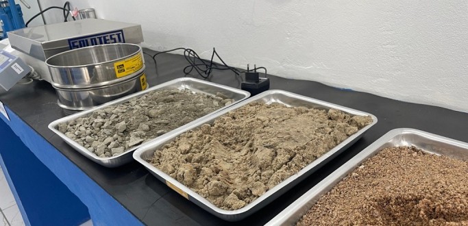 CORSAN GARANTE QUALIDADE NAS OBRAS COM ANLISES DE SOLO EM LABORATRIO PRPRIO