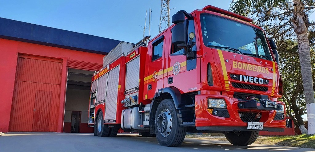 INCNDIO ATINGE PARCIALMENTE RESIDNCIA NA AVENIDA ATLNTICA, NO CASSINO