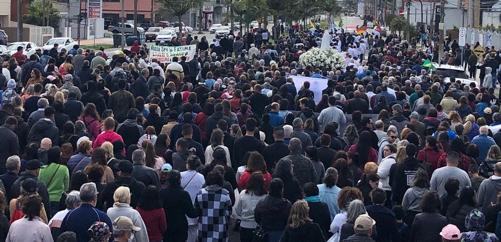 APS DOIS ANOS, ROMARIA DE FTIMA RETOMA CAMINHADA PELAS RUAS DA CIDADE