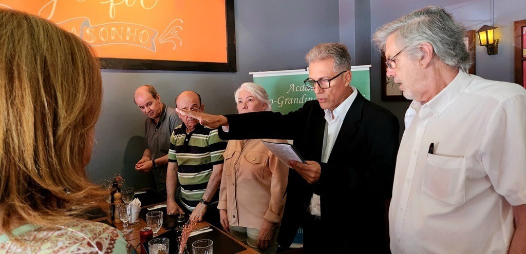 ACADEMIA RIO-GRANDINA DE LETRAS TEM NOVO PRESIDENTE