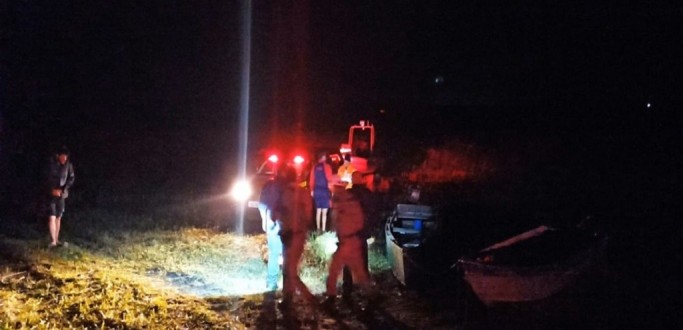 PESCADOR MORRE AP�S CAIR DE BARCO NA LAGOA S�O SIM�O, EM MOSTARDAS