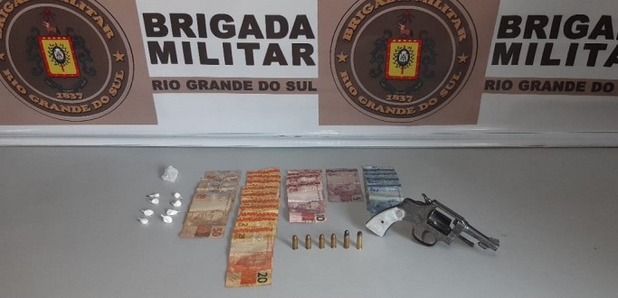 HOMEM  PRESO POR TRFICO DE DROGAS, NO BAIRRO RURAL 