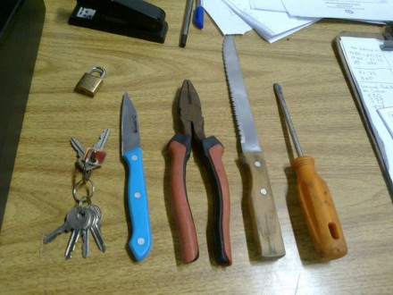 POLICIAIS COMUNIT�RIOS DO 6� BPM SURPREENDEM LADR�ES DE RESID�NCIA