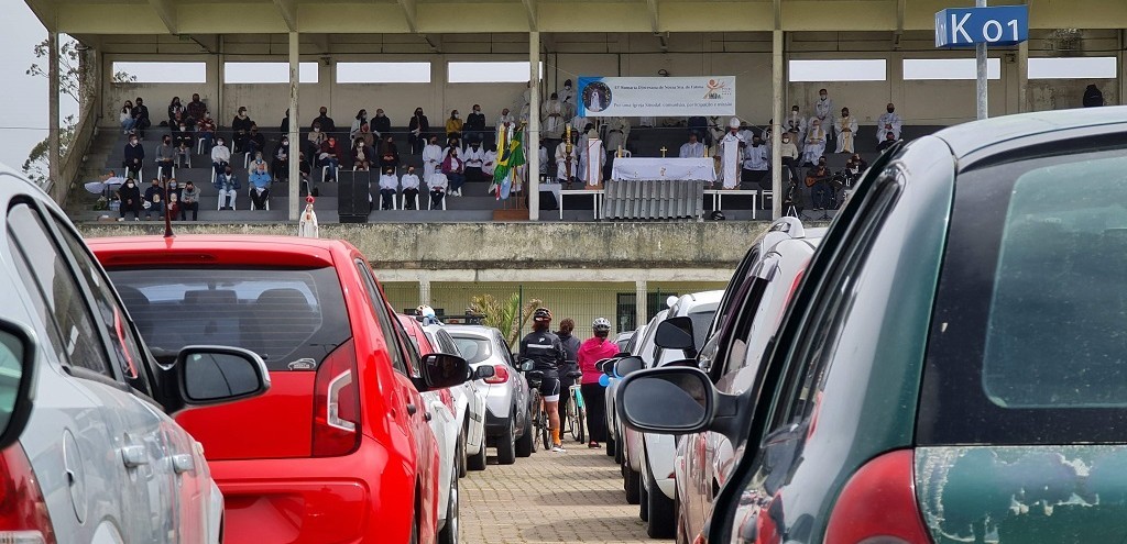 F E DEVOO MARCAM A 47 ROMARIA DE NOSSA SENHORA DE FTIMA