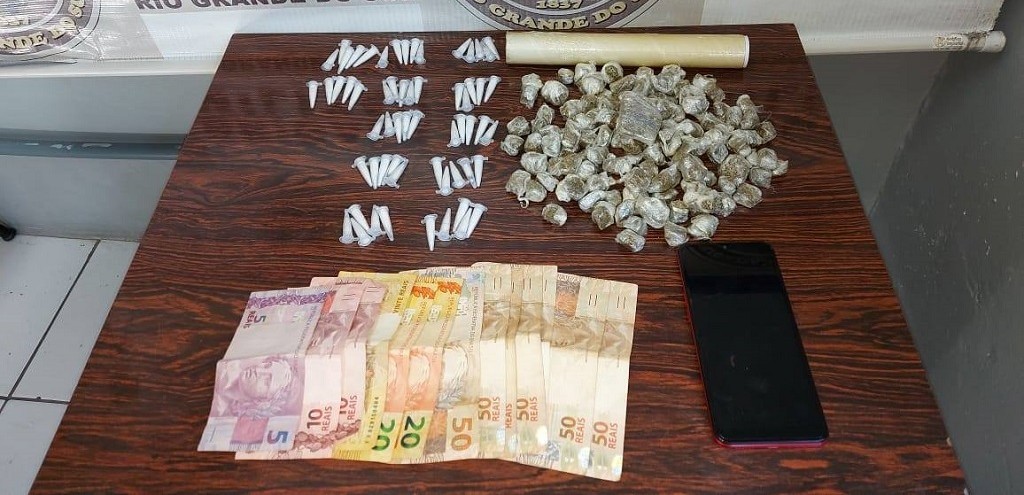 FORA TTICA PRENDE JOVEM POR TRFICO DE DROGAS, NO BAIRRO BOSQUE