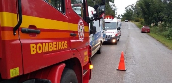 SERVIDORES DA PREFEITURA DE ARROIO DO PADRE FICAM FERIDOS EM ACIDENTE NA ERS 707