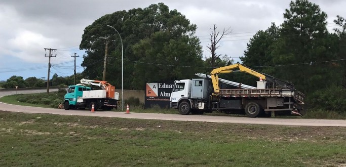 TREVO DE ACESSO DA CIDADE COME�A A RECEBER NOVO SISTEMA DE ILUMINA��O