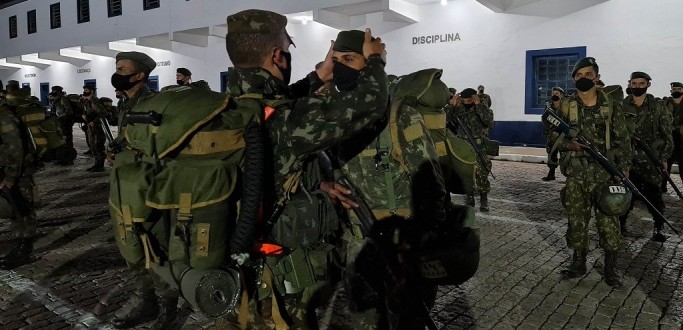 CERIM�NIA DE ENTREGA DA BOINA VERDE-OLIVA � REALIZADA PELO 6� GAC