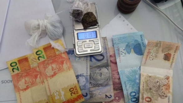 2 CIA/6 BPM PRENDE CASAL DE TRAFICANTES NO BALNERIO CASSINO