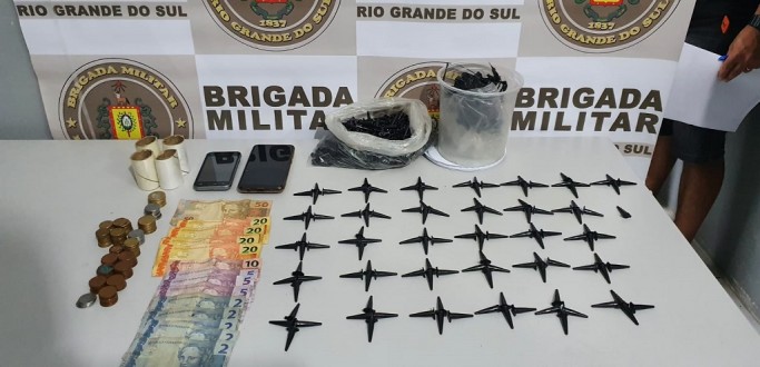 DURANTE PATRULHAMENTOS EM RG, 5 BPCHQ PRENDE CINCO PESSOAS POR TRFICO