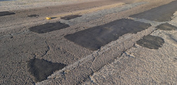 ERS 734 RECEBE OPERA��O TAPA-BURACOS E RECAPEAMENTOS NO TRAJETO PARA O CASSINO