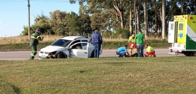 ACIDENTE ENTRE DOIS CARRO DEIXA QUATRO PESSOAS FERIDAS, NA BR 392, EM CANGUU
