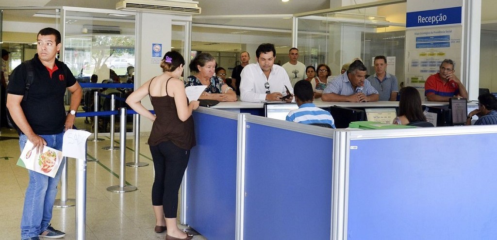 INSS COMEA A PAGAR SEGUNDA PARCELA DO 13 DE APOSENTADOS