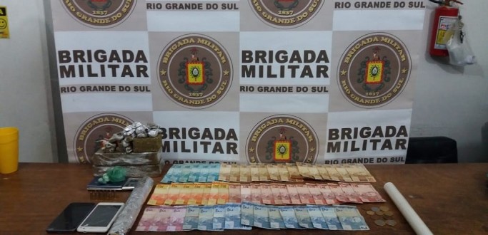 BM PRENDE HOMEM POR TRFICO DE DROGAS EM SANTA VITRIA DO PALMAR
