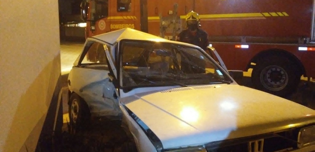 ACIDENTE ENTRE DOIS CARROS DEIXA MULHER FERIDA EM SO LOURENO DO SUL