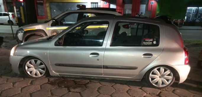 BM FLAGRA CASAL COMERCIALIZANDO DROGAS NA AVENIDA BENTO GONALVES, EM PELOTAS