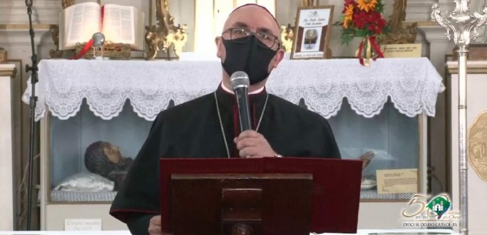 DOM RICARDO HOEPERS RECEBE A MEDALHA DO MRITO FARROUPILHA