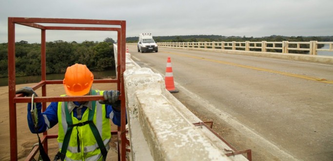 OBRA NA BR-116 TER SINALIZAO COM SEMFORO ENTRE PELOTAS E JAGUARO