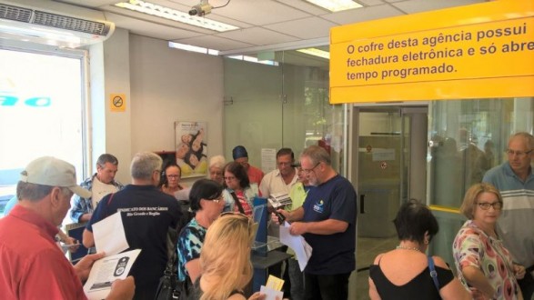 SINDICATO DOS BANCRIOS PARTICIPOU DE UM ATO PARA TENTAR IMPEDIR O FECHAMENTO DE AGNCIA DO BANCO DO BRASIL EM RIO GRANDE