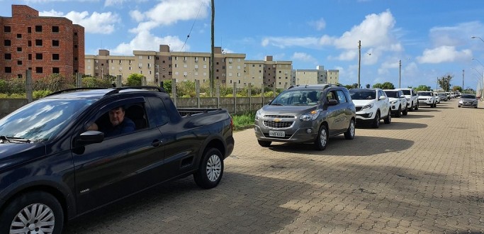 EMPRES�RIOS RIO-GRANDINOS REALIZAM CARREATA PELA RETOMADA DO COM�RCIO