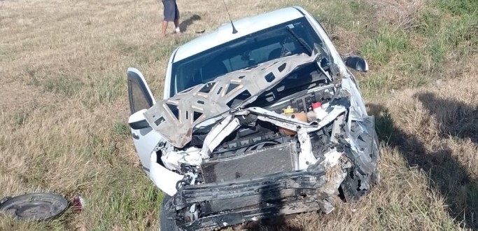 QUATRO PESSOAS FICAM FERIDAS EM ACIDENTE ENTRE DOIS CARROS NA BR 392, NA VILA DA QUINTA