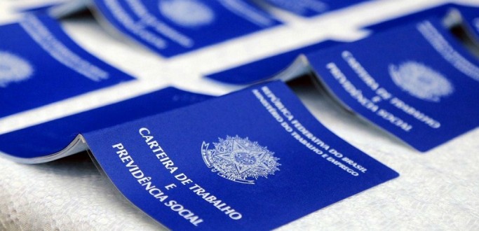 BRASIL REGISTRA RETRAO DE 331,9 MIL POSTOS DE TRABALHO EM MAIO