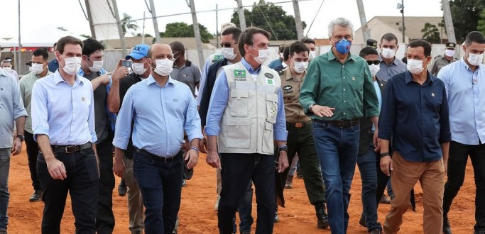 BOLSONARO VISITA OBRAS DE HOSPITAL DE CAMPANHA EM GOIS