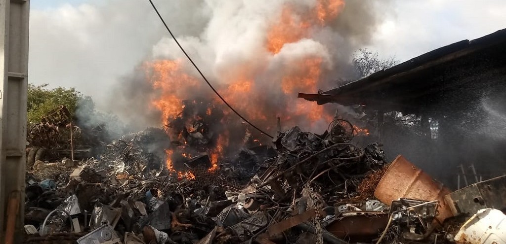 FERRO VELHO  ATINGIDO POR INCNCIO EM CAMAQU