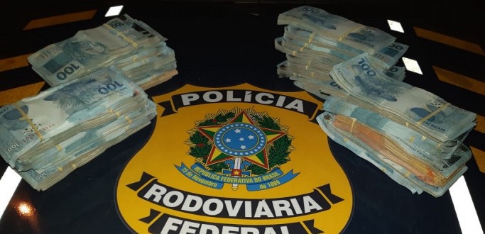 PRF LOCALIZA R$ 200 MIL ESCONDIDOS EM VECULO E MOTORISTA DISSE DESCONHECER O VALOR