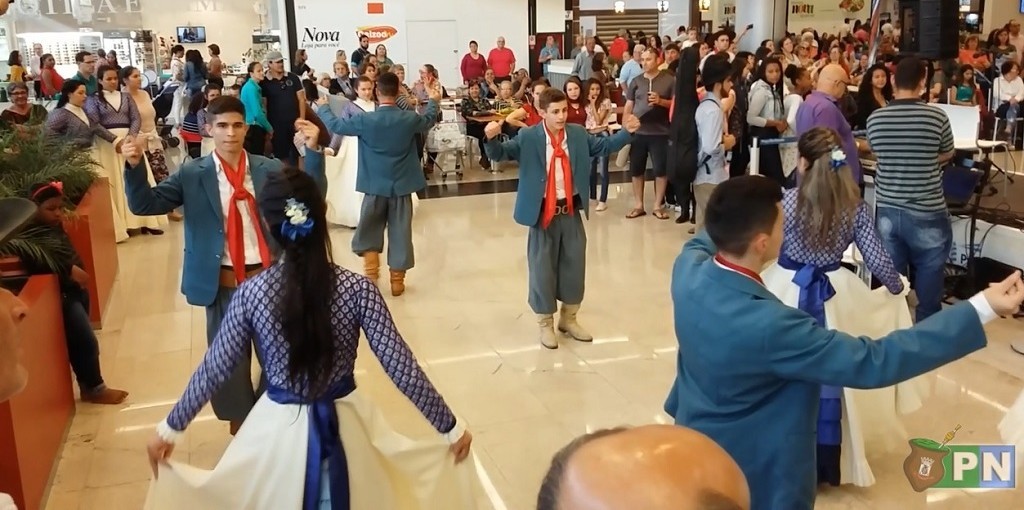 PRA�A RIO GRANDE E R�DIO RIOGRANDINA PROMOVERAM MATEADA NO FERIADO DE 20 DE SETEMBRO