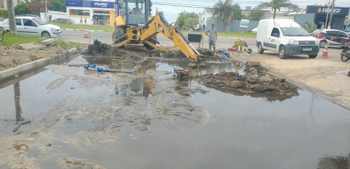 ROMPIMENTO DA REDE DE �GUA CAUSA TRANSTORNOS A MORADORES DE TR�S BAIRROS DE RG