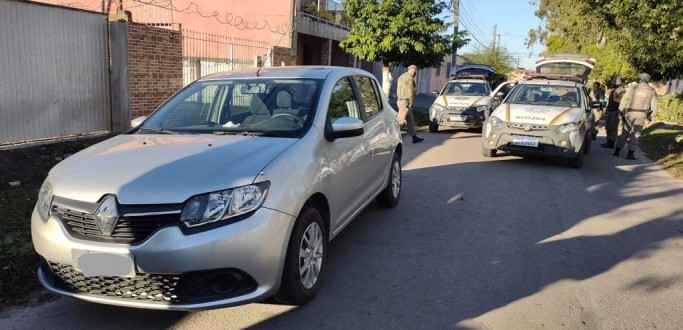 BRIGADA MILITAR RECUPERA CARRO ROUBADO NA ZONA CENTRAL DE PELOTAS