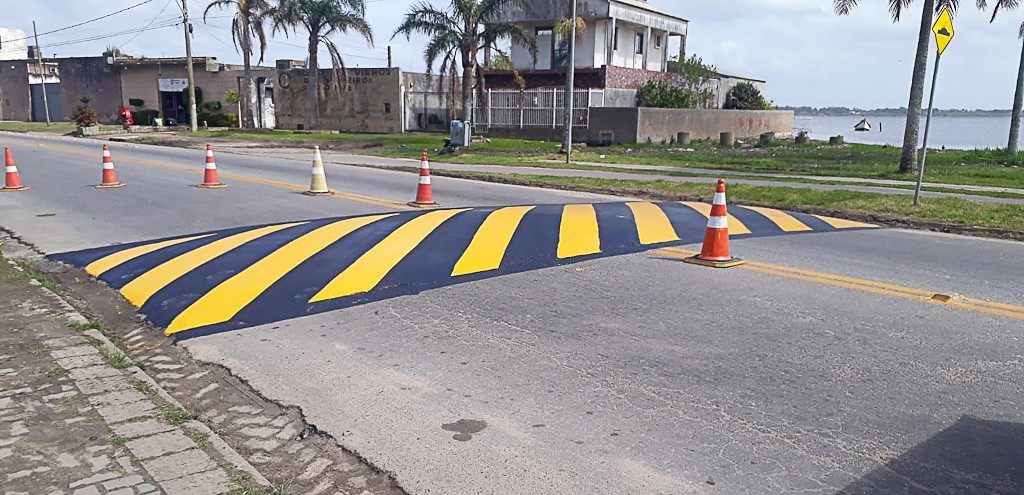 SMMAS REFORA SINALIZAO DE TRNSITO EM RG