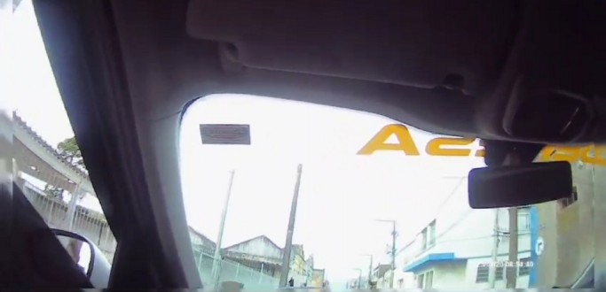 HOMEM INVADE ANTIGO PR�DIO COMERCIAL E DURANTE A FUGA � PRESO POR AGENTES DE SEGURAN�A E BRIGADIANOS