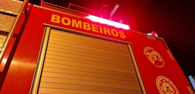 VELA PODE TER SIDO A CAUSA DE UM INC�NDIO EM QUARTO DE RESID�NCIA, NA RUA HENRIQUE PANCADA