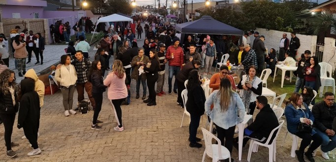 FESTA COMUNIT�RIA APROXIMA ASSOCIA��O DE MORADORES COM A COMUNIDADE DO PARQUE S�O PEDRO