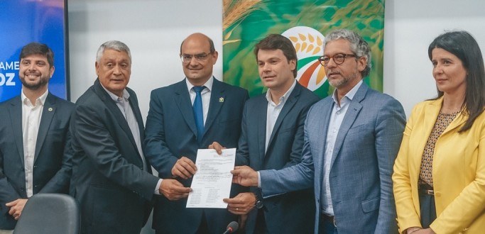 PROJETO QUE PROTEGE A AVIAO AGRCOLA NO RS  PROTOCOLADO NA ASSEMBLEIA LEGISLATIVA