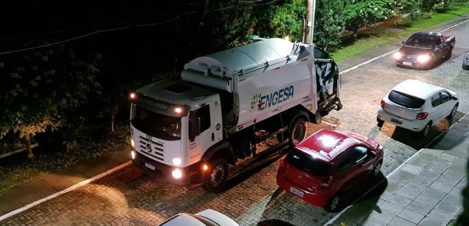 ENGESA J� OPERA CONTRATO EMERGENCIAL COM NOVOS CAMINH�ES DE LIXO