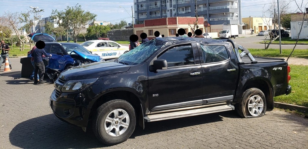 ACIDENTE ENTRE DOIS VECULOS  REGISTRADO NA XV DE NOVEMBRO COM TIRADENTES