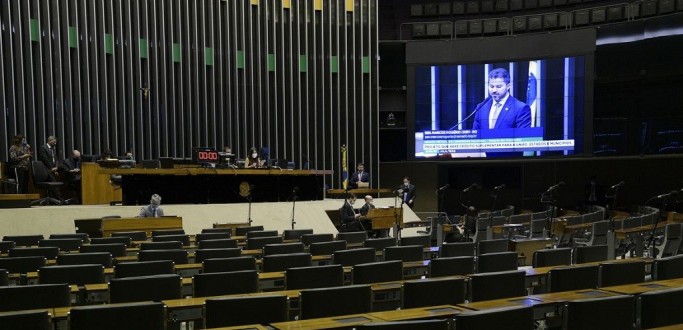 CMARA APROVA MP QUE SUSPENDE CUMPRIMENTO MNIMO DE DIAS LETIVOS