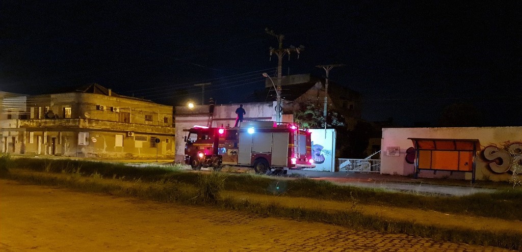 EMPRESA DE FERTILIZANTES E RESIDNCIA SO ATINGIDAS POR PRINCPIOS DE INCNDIO EM RG