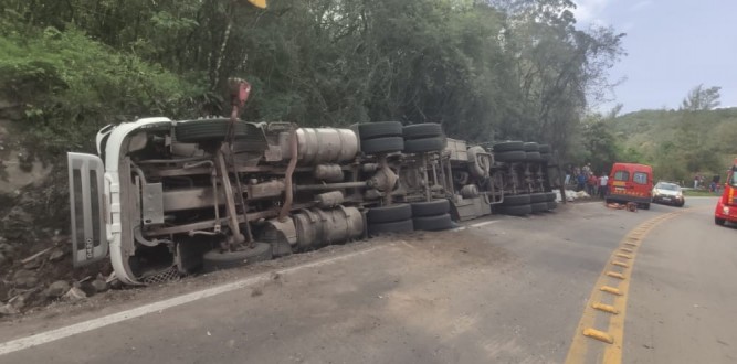 CAMINHONEIRO DE PELOTAS MORRE EM ACIDENTE NA ERS 122 EM ANT�NIO PRADO
