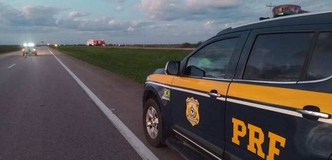 PRF E ECOSUL REALIZAM DESVIO PROVISRIO PARA QUE O TRFEGO NA BR 392 POSSA VOLTAR A FLUIR