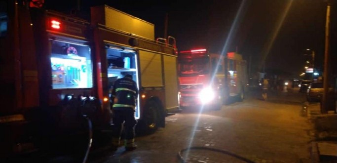 CASA DE MADEIRA � PARCIALMENTE DESTRU�DA POR INC�NDIO, NA QUER�NCIA