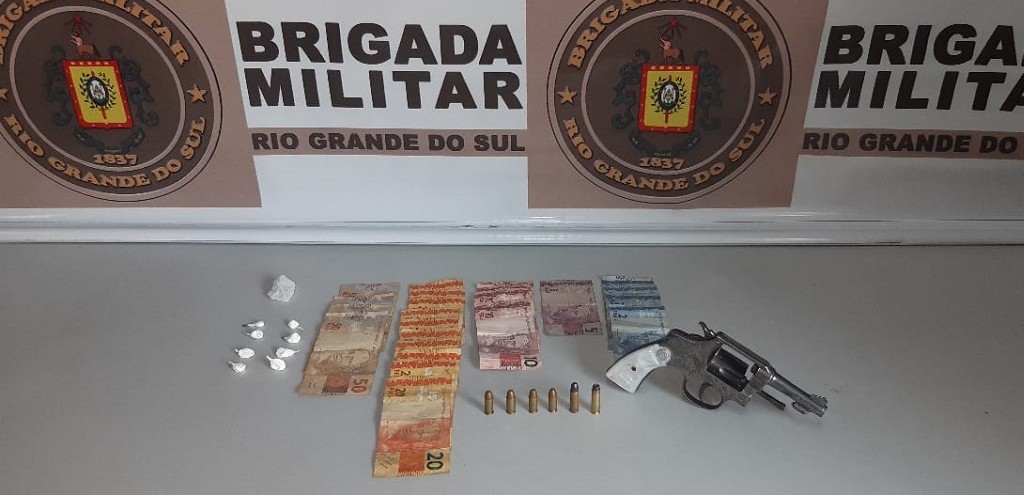 HOMEM  PRESO POR TRFICO DE DROGAS, NO BAIRRO RURAL 