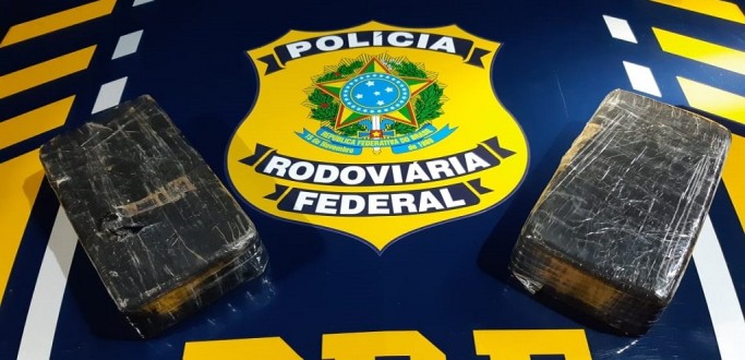 CASAL  PRESO POR TRFICO DE DROGAS NA BR 116, EM PELOTAS