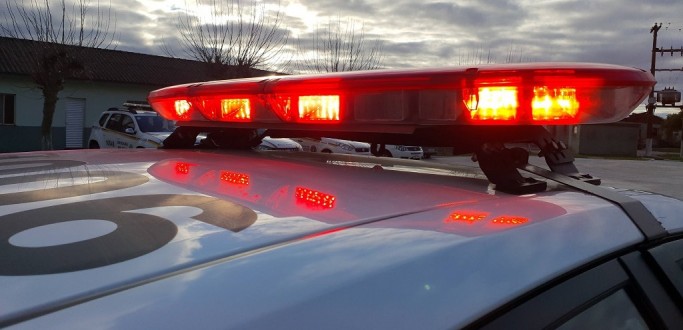 HOMEM  MORTO COM QUATRO TIROS NO CASSINO