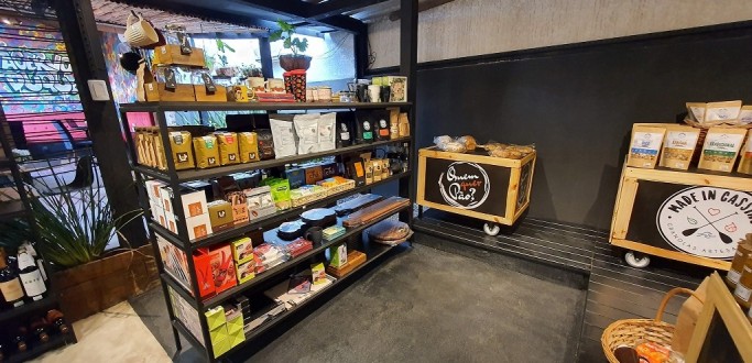 CASAL DE EMPRES�RIOS RIO-GRANDINOS INOVA COM A INAUGURA��O DO ESPA�O ACERVO