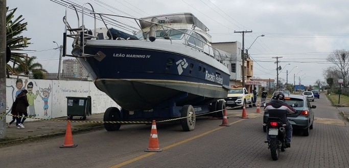 PRIMEIRA LANCHA DA RECEITA FEDERAL NO ESTADO CHEGA A RIO GRANDE
